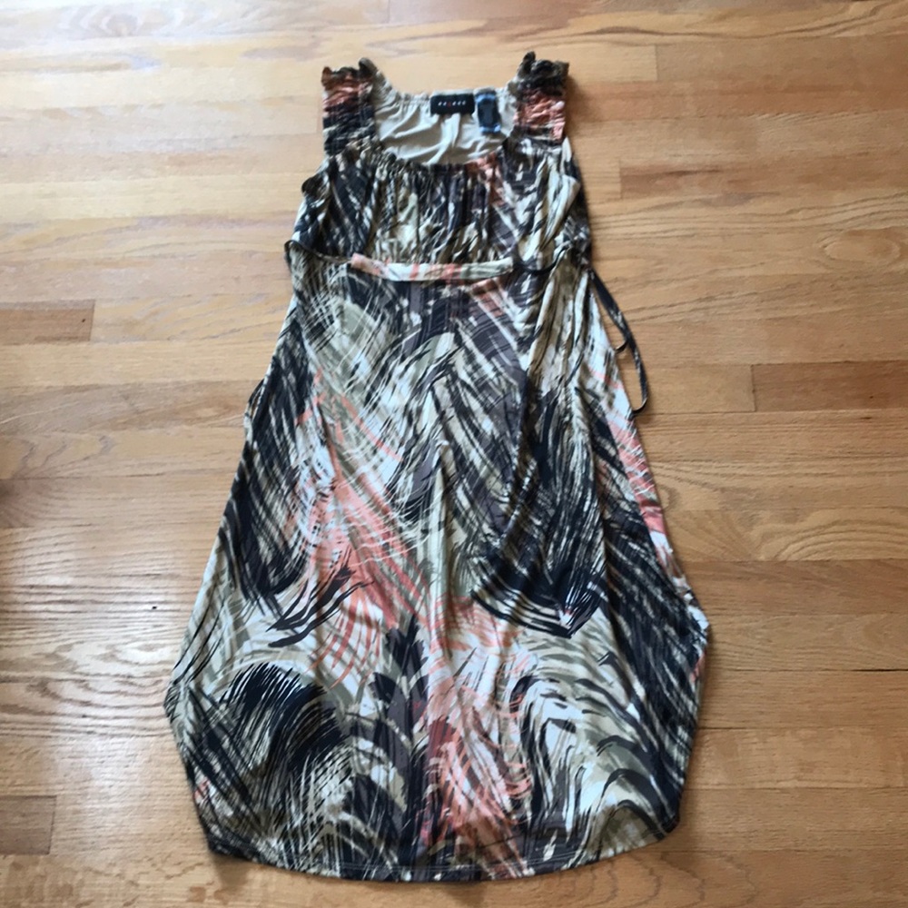 🌷Axcess leaf print dress w/tie around waist sz. S